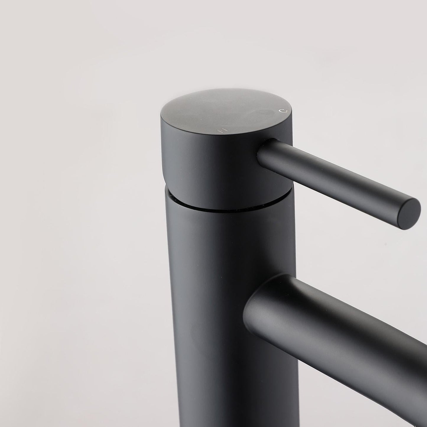 Grifo de lavabo elevado – Acabado elegante negro mate