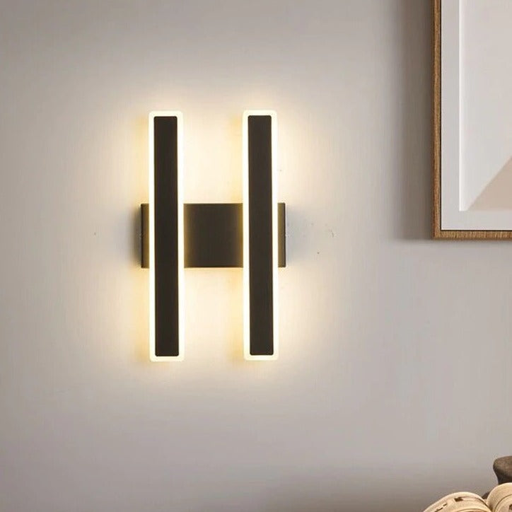 מנורת קיר LED – עיצוב מינימליסטי ותאורה אלגנטית