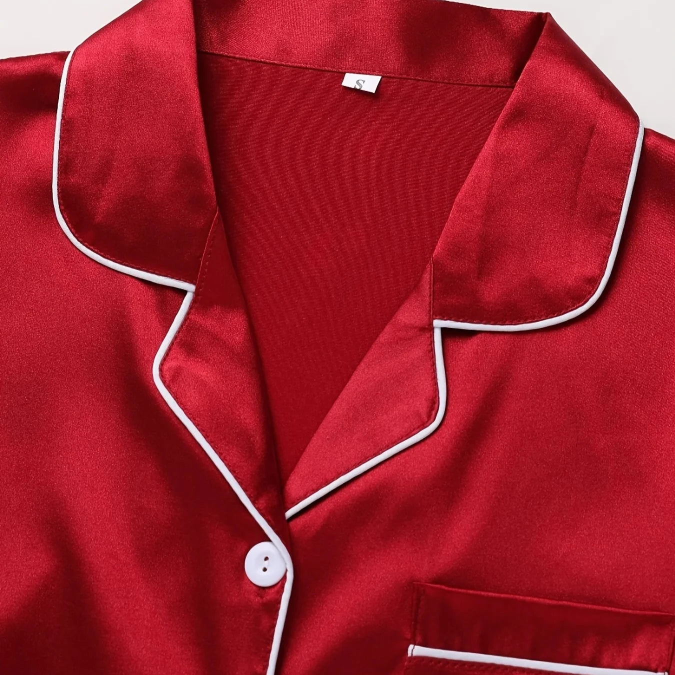 Sandra | Pyjamas Brilliant – Nattetikette og Delikat Berøring