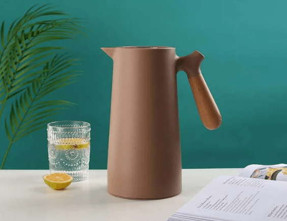 Karafka Izotermiczna z Uchem – Długotrwałe Przechowywanie i Elegancki Design