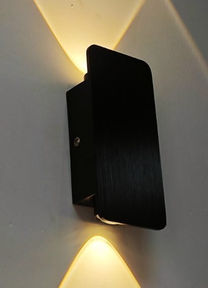 Aplique de Parede LED Minimalista – Luz Sutil e Linha Contemporânea