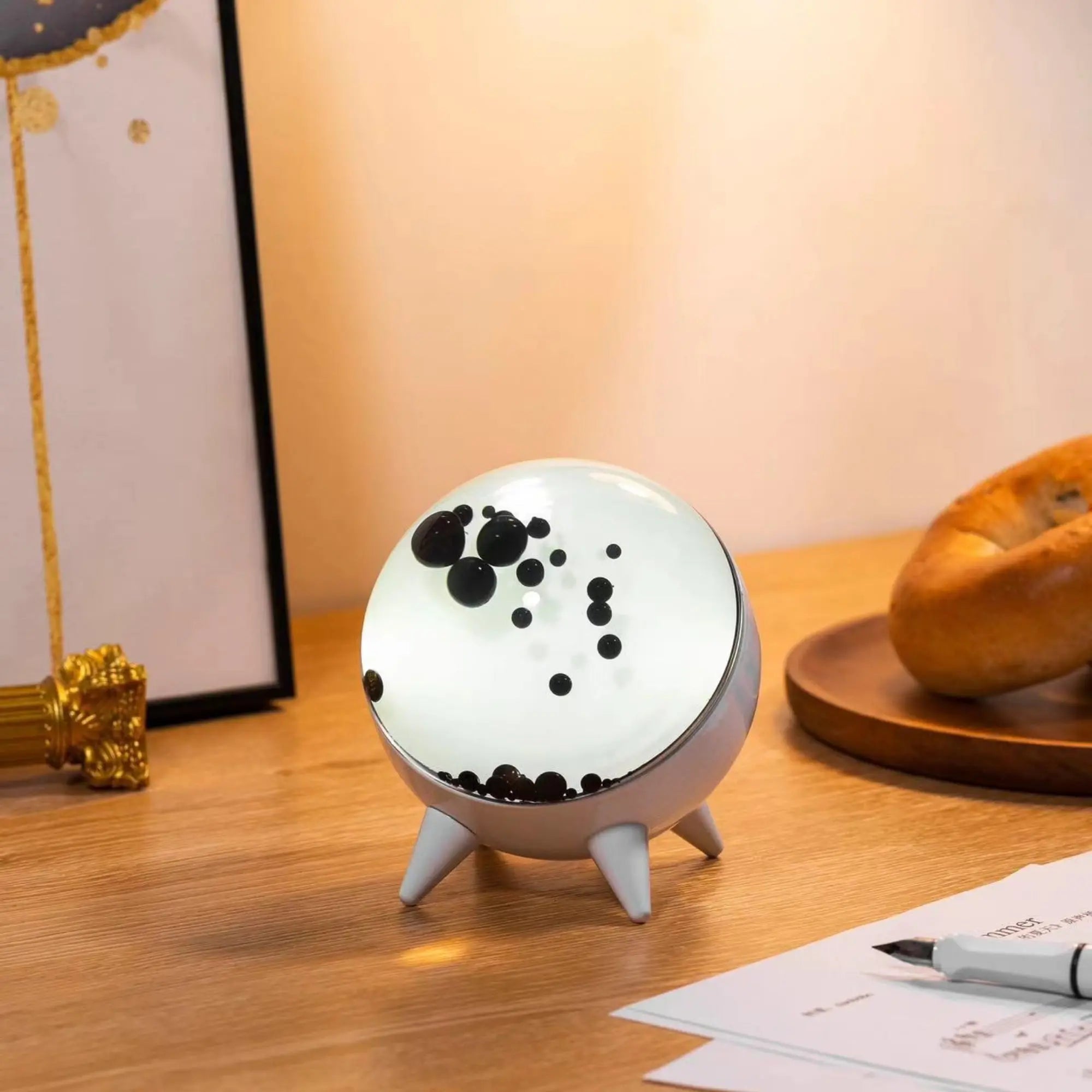 Lâmpada Decorativa Interativa – Jogo de Luzes e Design Único