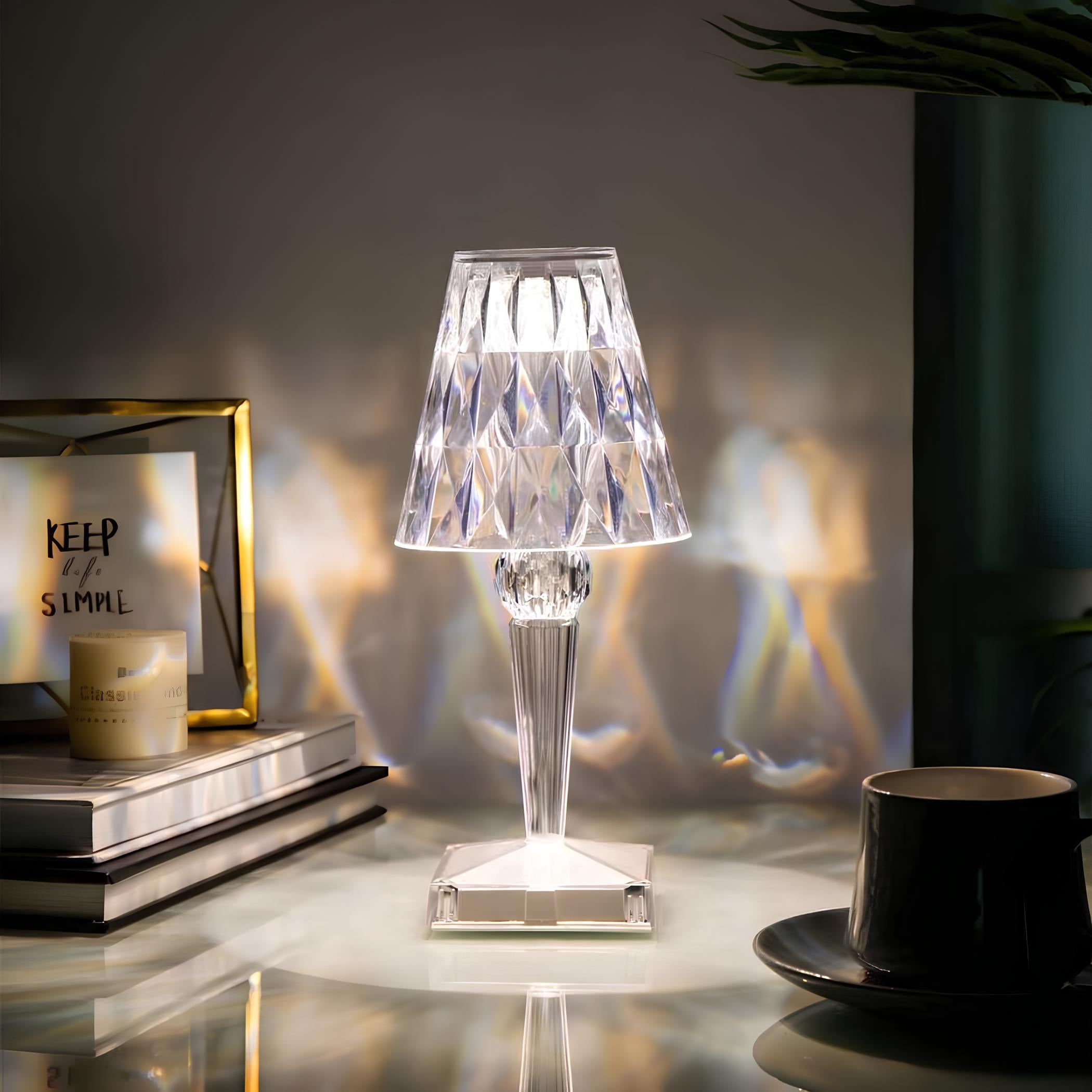 Lâmpada de Mesa Cristalina – Elegância Moderna e Ambiente Aconchegante 