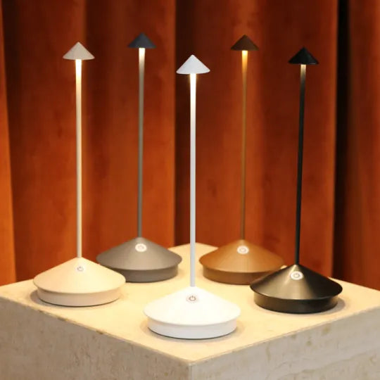 LEDテーブルランプ – ワイヤレスで充電可能 