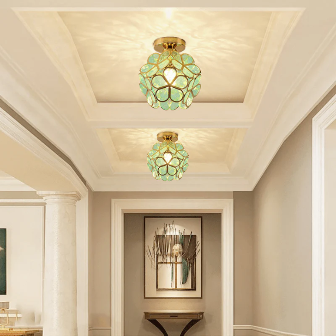Lampadario a Forma di Fiore – Design Delicato e Moderno 
