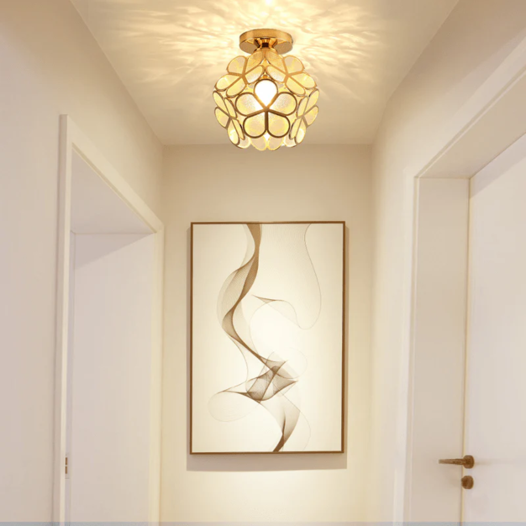Lampadario a Forma di Fiore – Design Delicato e Moderno 