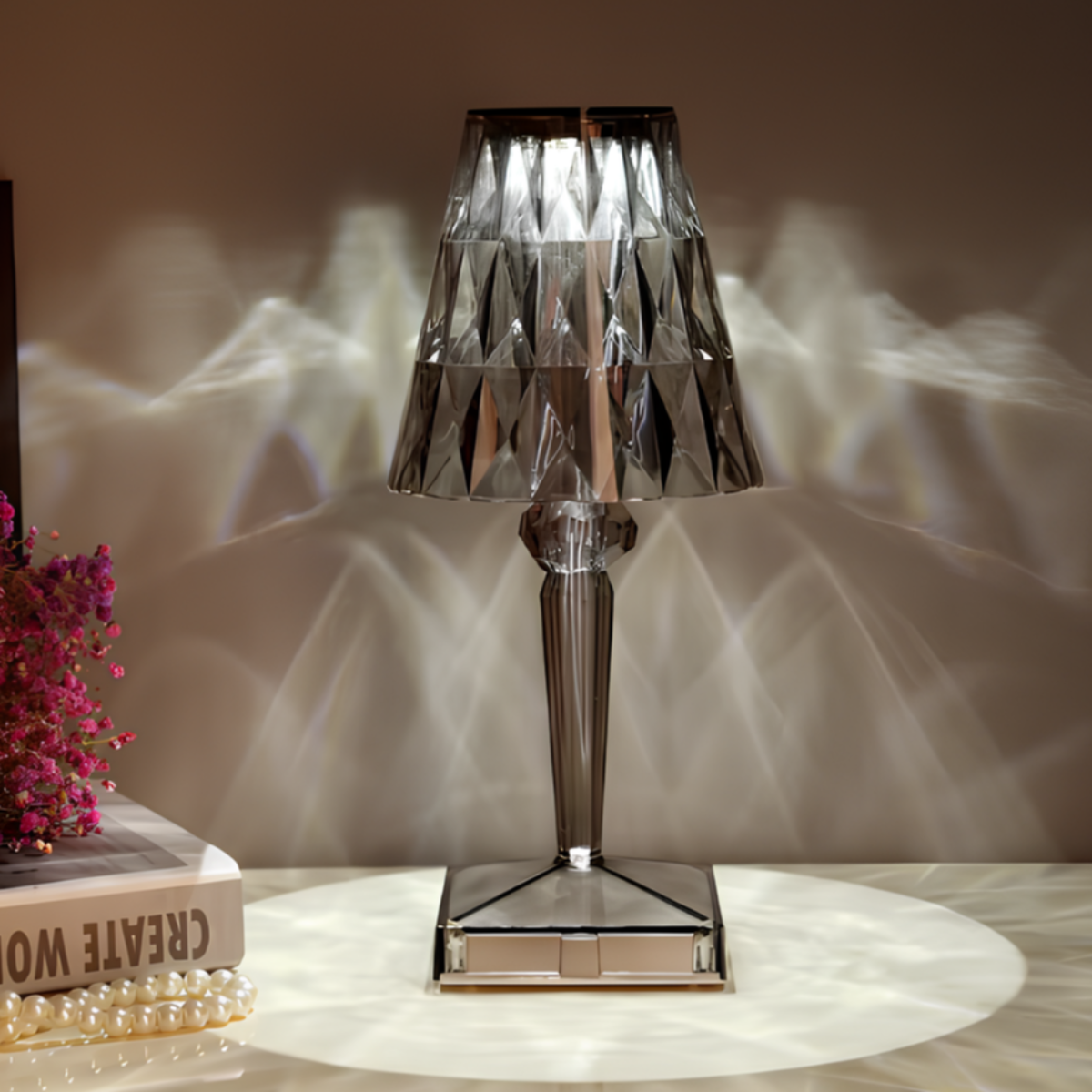 Lâmpada de Mesa Cristalina – Elegância Moderna e Ambiente Aconchegante 