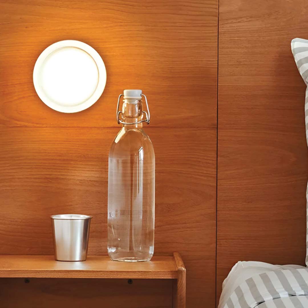 Applique da Parete Elegante – Rilievo Dolce e Atmosfera Calda 