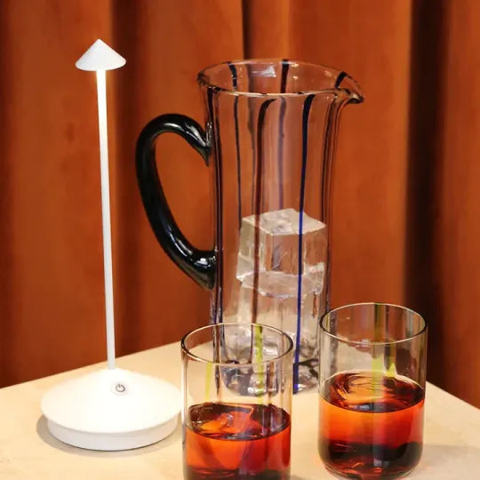 LEDテーブルランプ – ワイヤレスで充電可能 