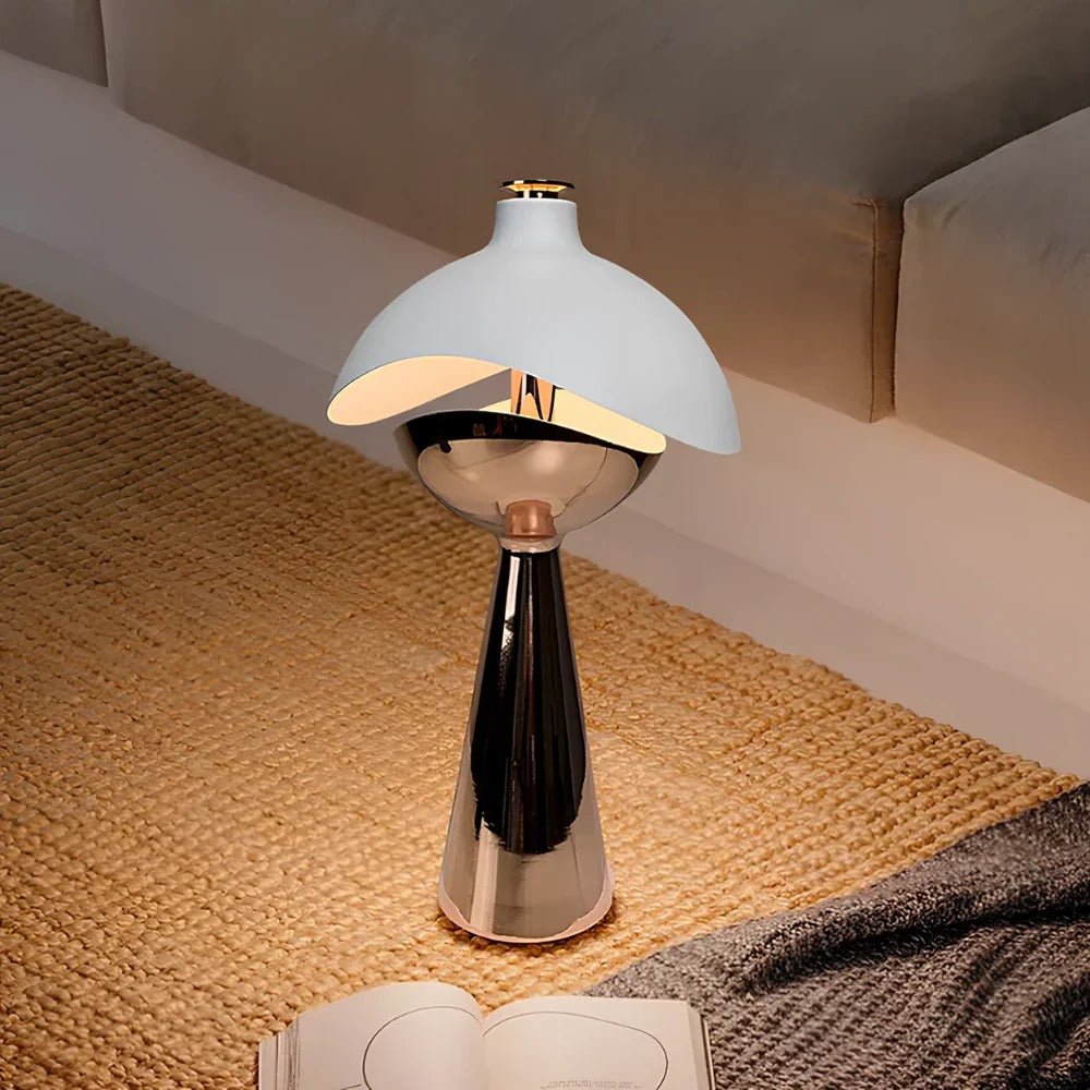 Lampada da Tavolo Scultorea – Eleganza e Originalità 