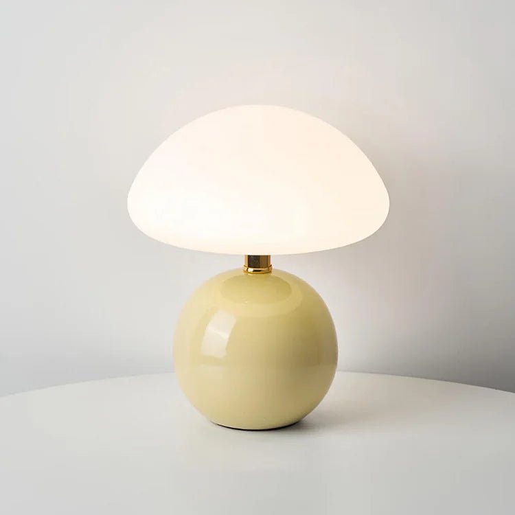 Lámpara de mesa en forma de hongo – elegancia y originalidad 