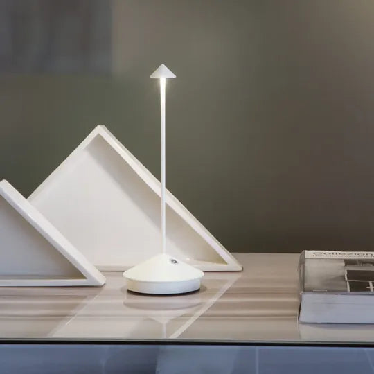 LEDテーブルランプ – ワイヤレスで充電可能 