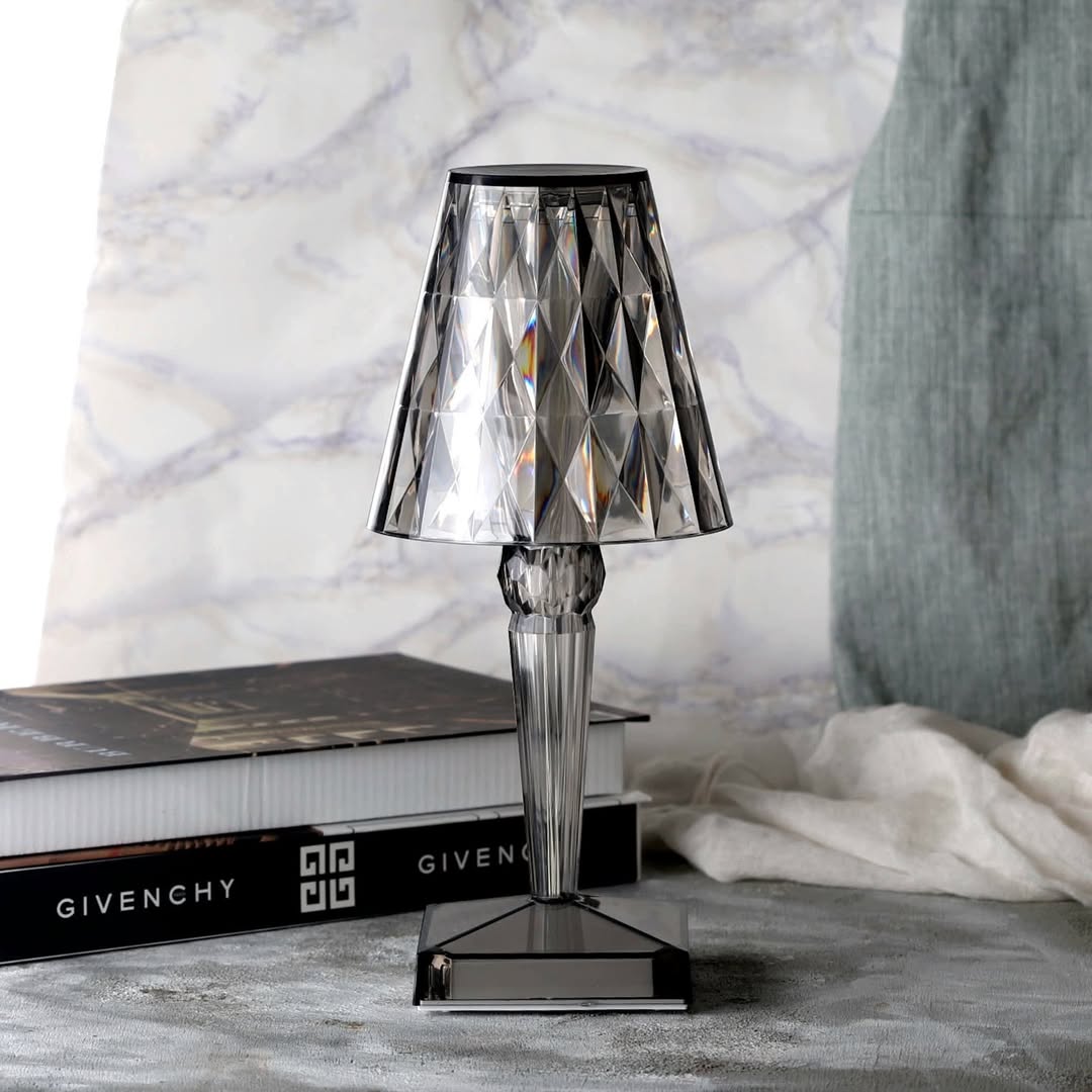 Lâmpada de Mesa Cristalina – Elegância Moderna e Ambiente Aconchegante 