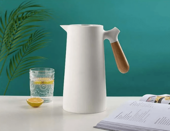 Karafka Izotermiczna z Uchem – Długotrwałe Przechowywanie i Elegancki Design 