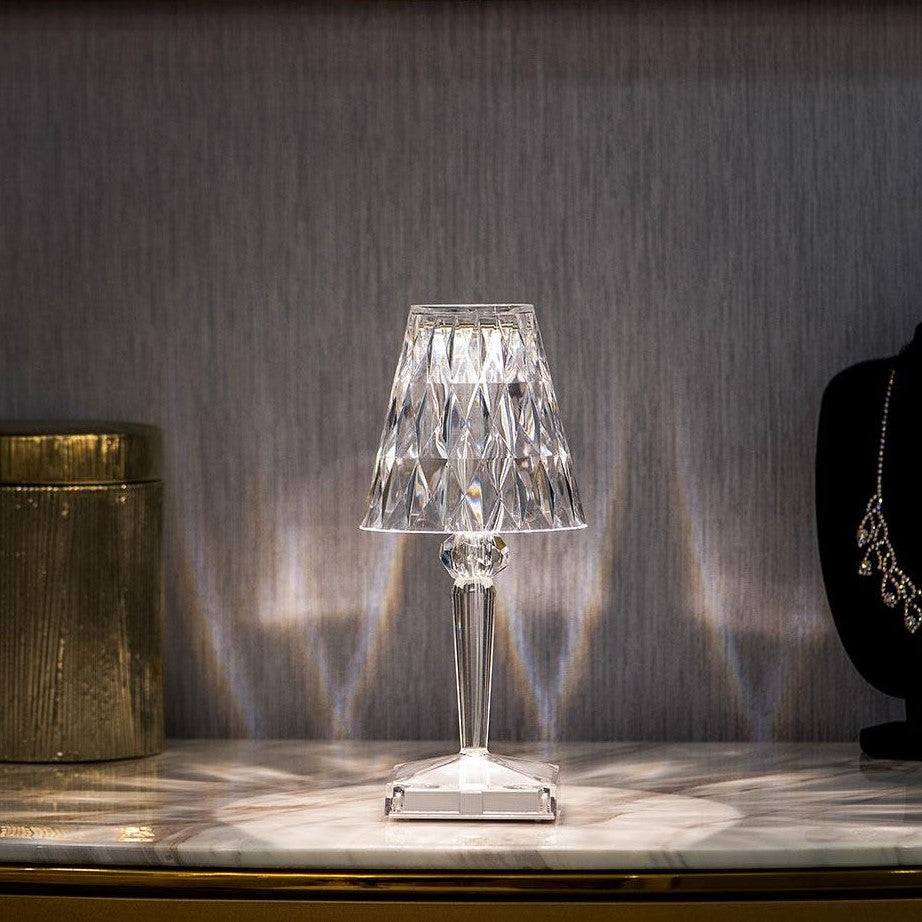Lâmpada de Mesa Cristalina – Elegância Moderna e Ambiente Aconchegante 