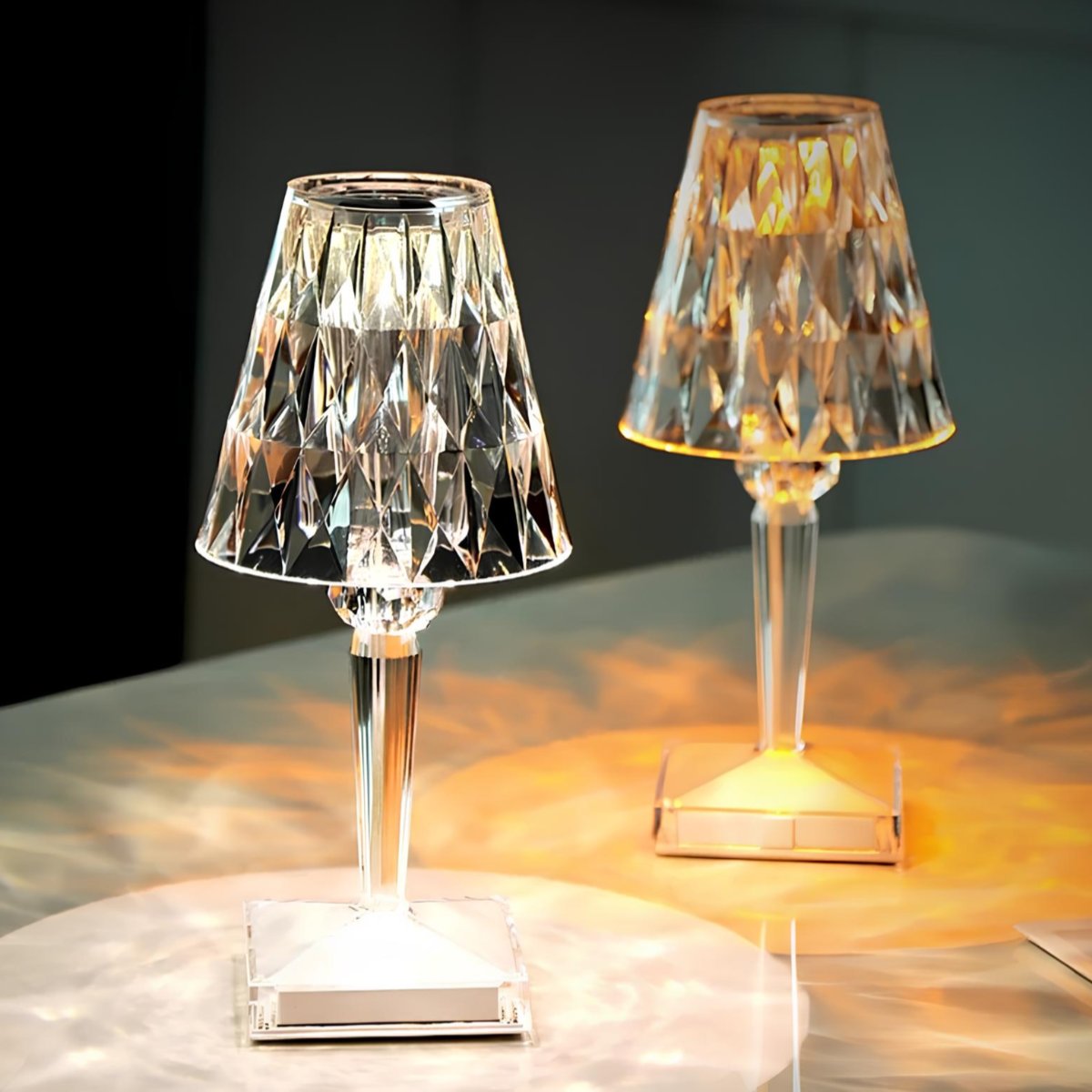 Lâmpada de Mesa Cristalina – Elegância Moderna e Ambiente Aconchegante 