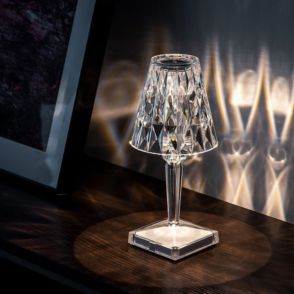Lâmpada de Mesa Cristalina – Elegância Moderna e Ambiente Aconchegante 