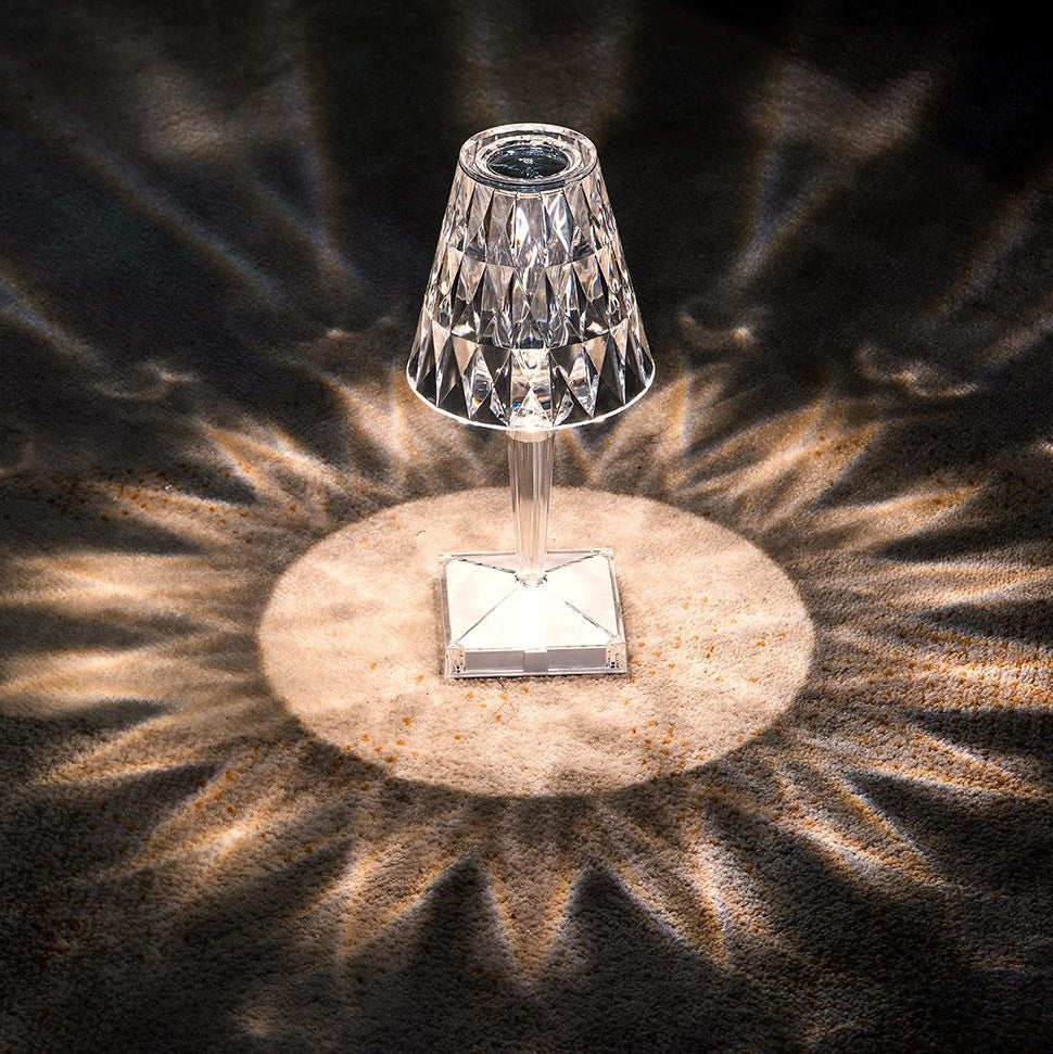 Lâmpada de Mesa Cristalina – Elegância Moderna e Ambiente Aconchegante 
