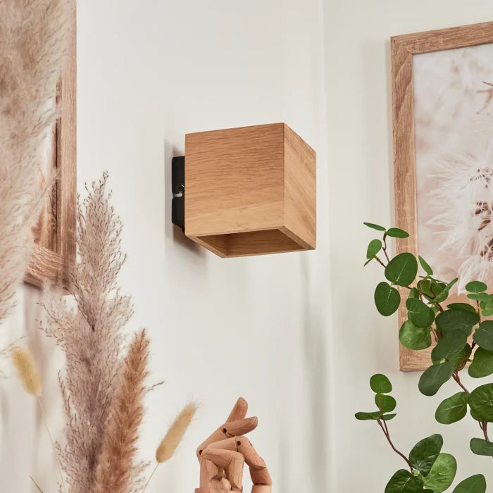 Lampada da Parete Quadrata – Stile Chic e Autentico 