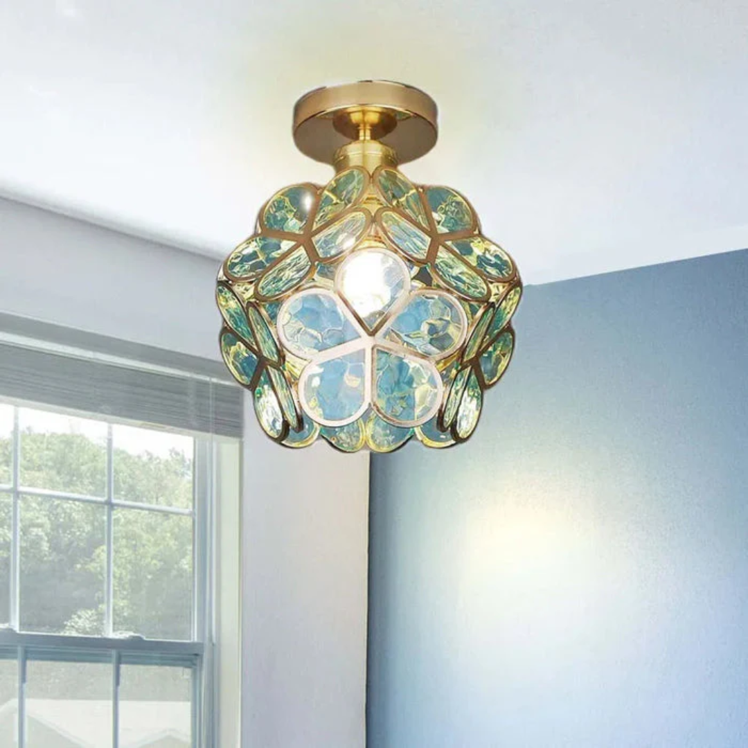 Lampadario a Forma di Fiore – Design Delicato e Moderno 