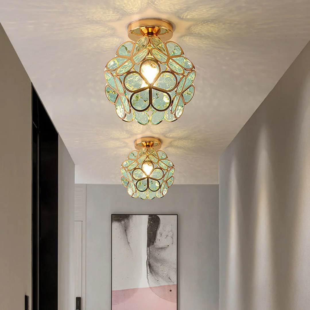Lampadario a Forma di Fiore – Design Delicato e Moderno 