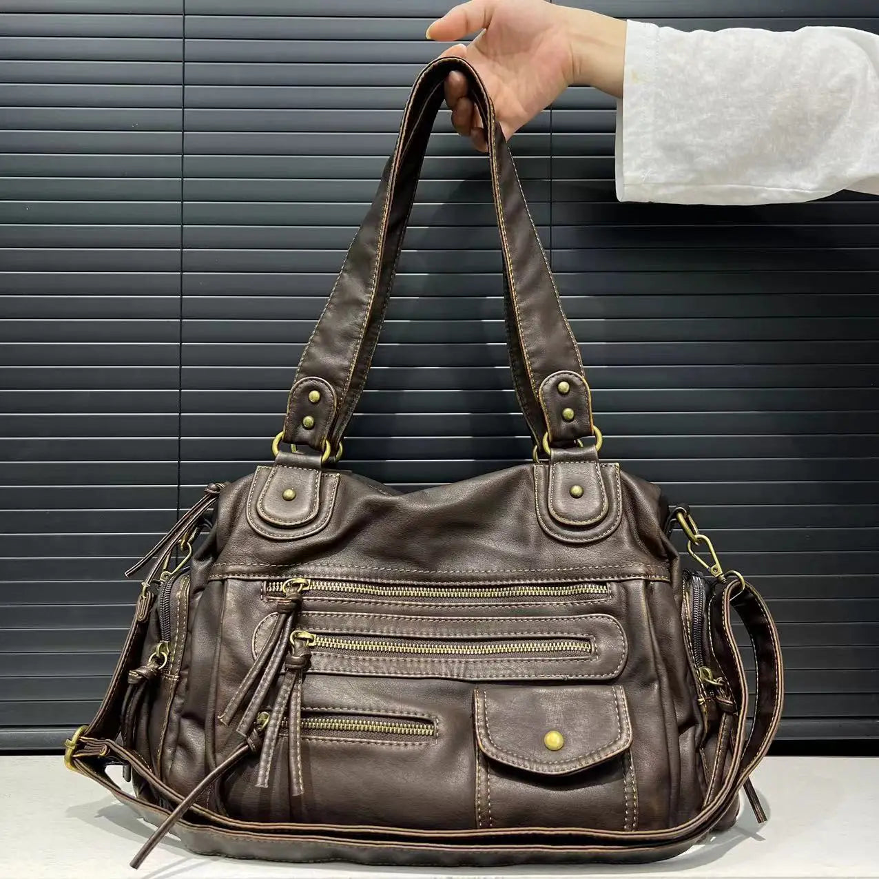 Clara | Retro Kézitáska Pánttal – Időtlen Elegancia És Vintage Stílus 
