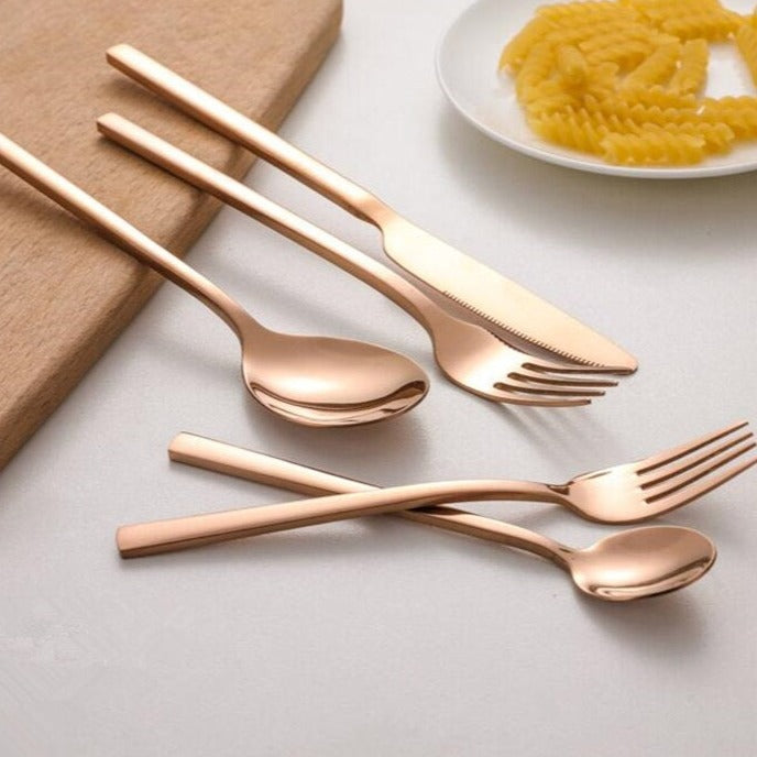 Fullt Bestikksett – Elegante Deler For Et Raffinert Bord 