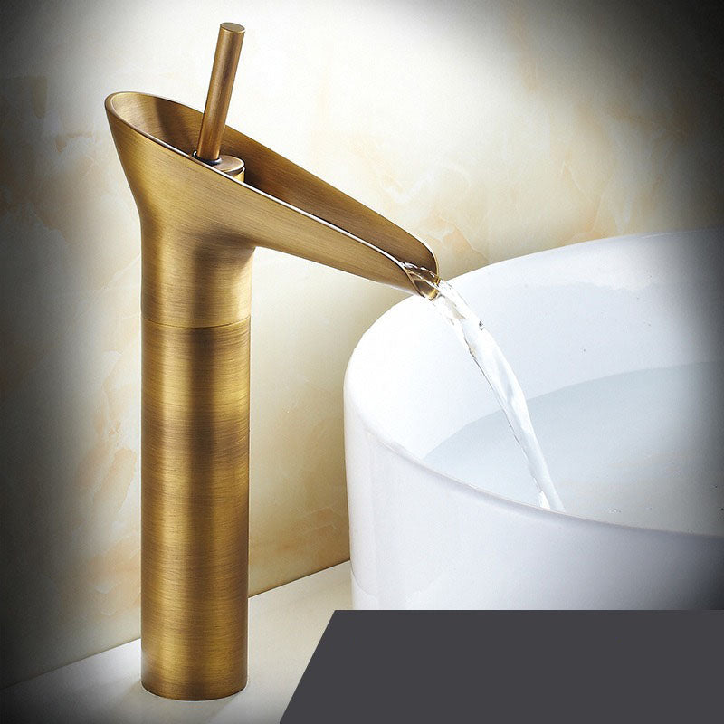 Rubinetto Cascata Bagno – Stile Antico ed Elegante 