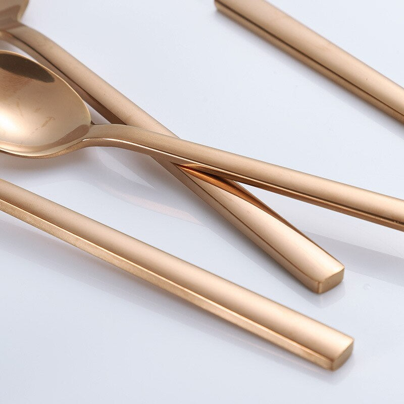 Fullt Bestikksett – Elegante Deler For Et Raffinert Bord 