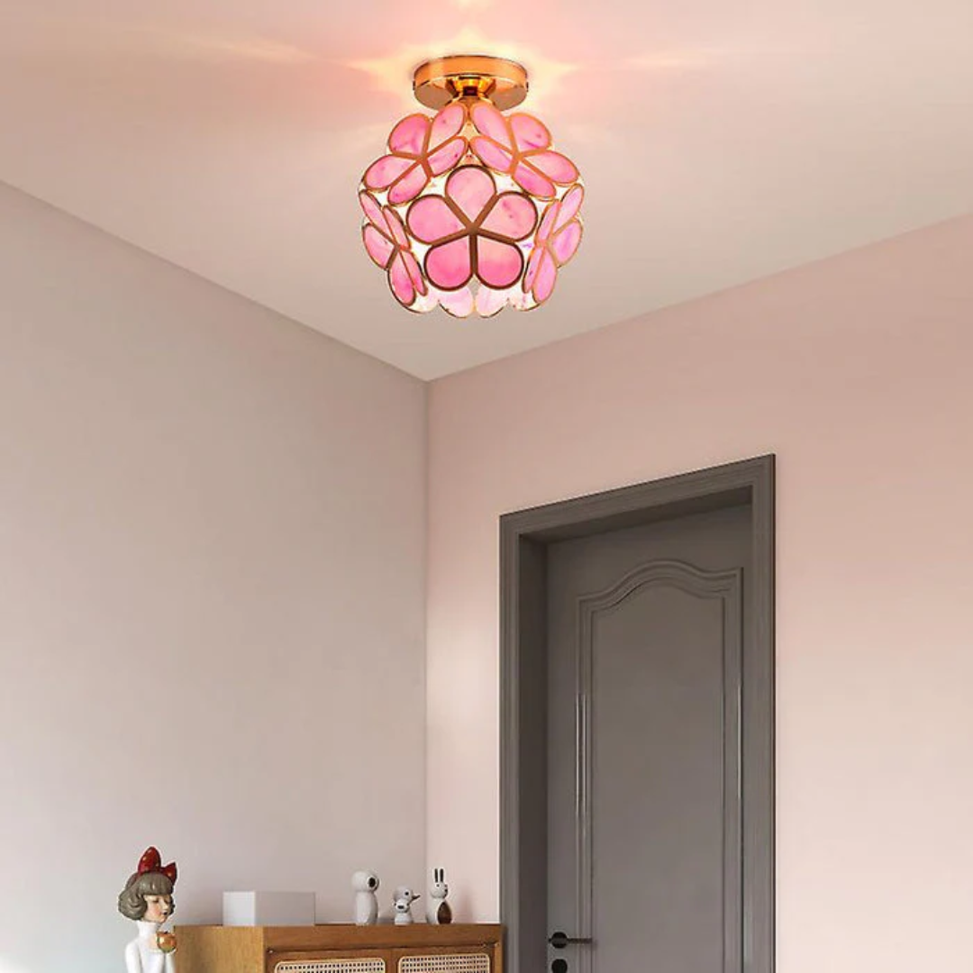 Lampadario a Forma di Fiore – Design Delicato e Moderno 