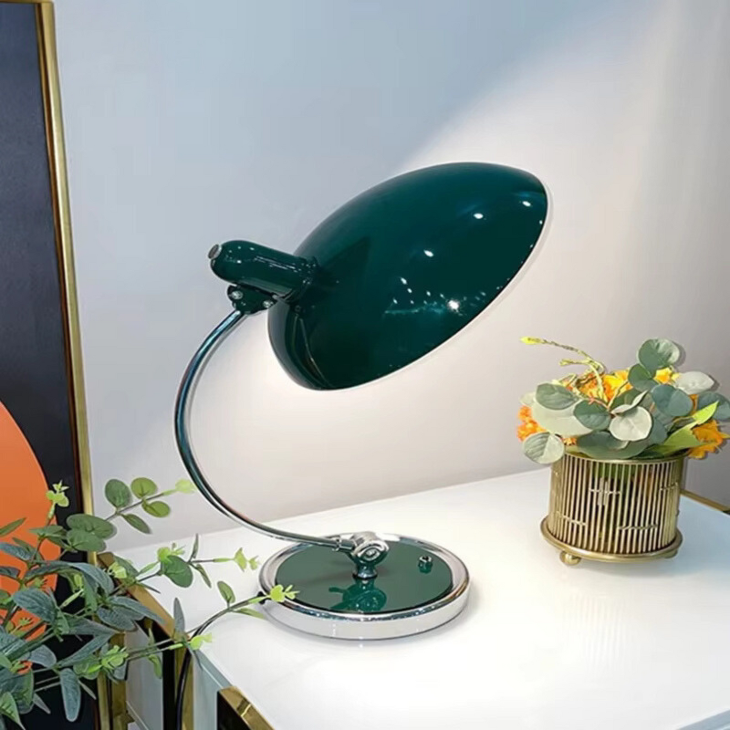 Lampă de birou modernă – stil elegant și structură solidă 
