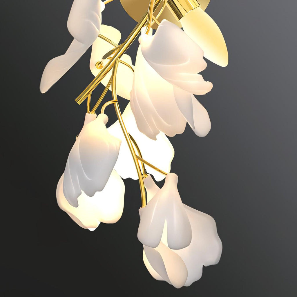 Blomstret vegglampe - Gylden eleganse og mykt lys